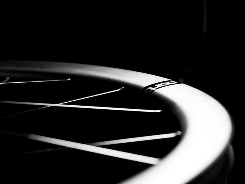 【前後1150g】新興ブランドPartingtonが、王者Lightweightよりも軽量のディスクブレーキ用チューブレスカーボンホイールを