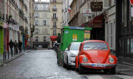フランスのパリと自動車