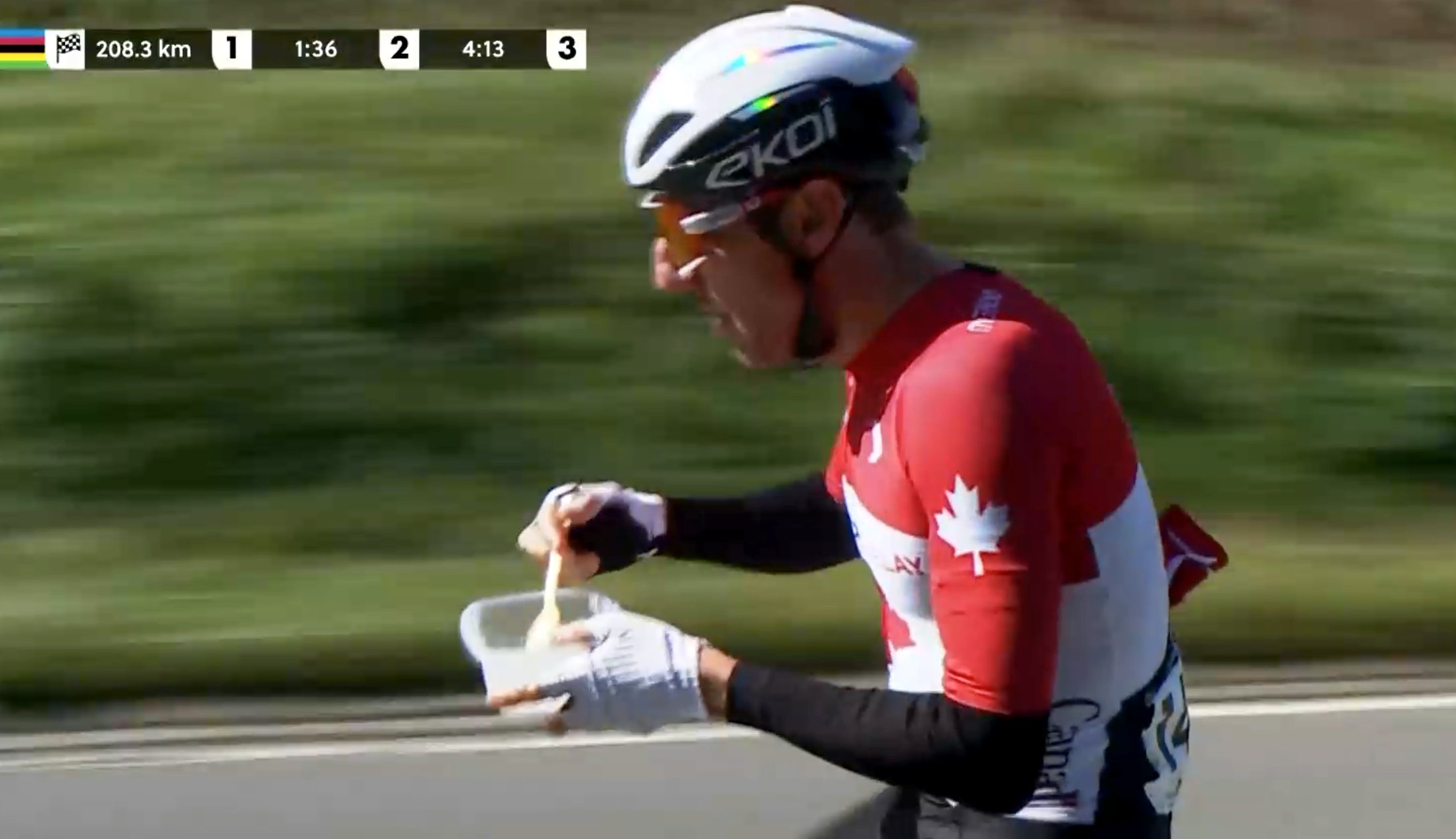 Michael Woods eating Maurten Bicab System during 2024 worldchampionships roadrace