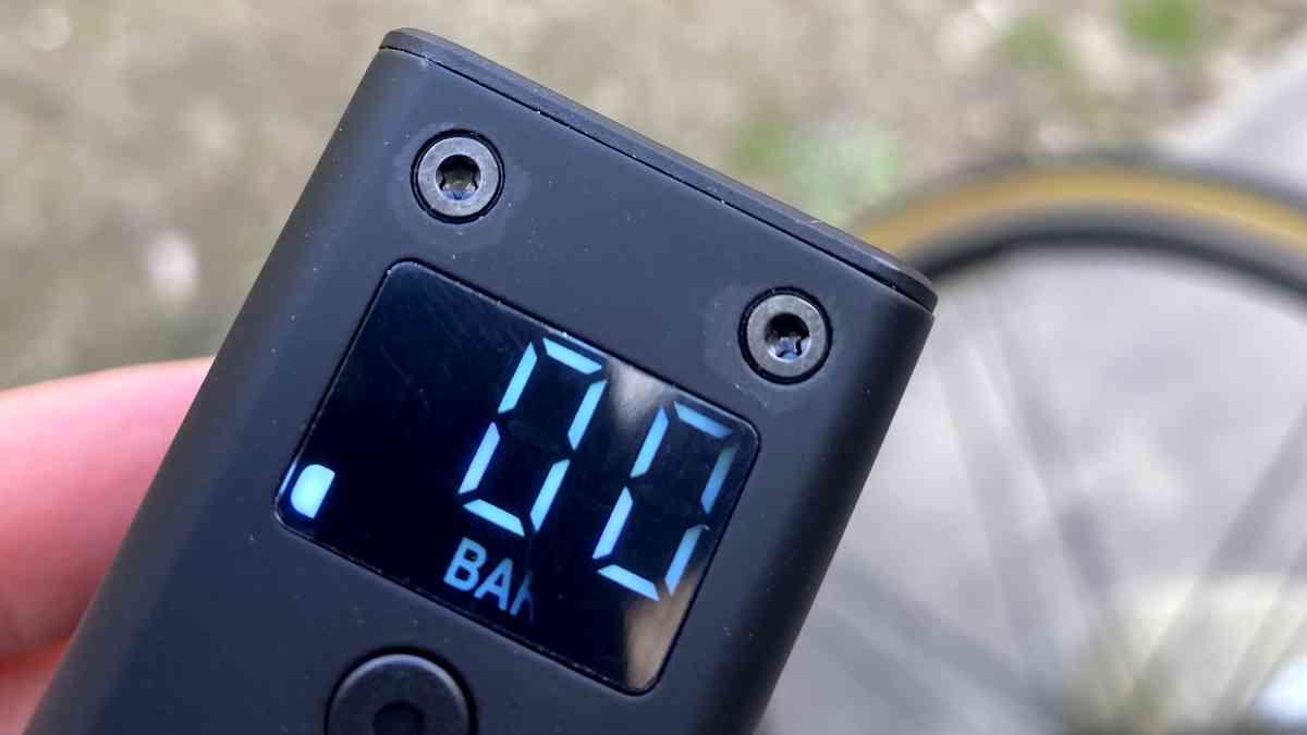 ロードバイク用電動ミニポンプのCYCPLUS AS2 ULTRA