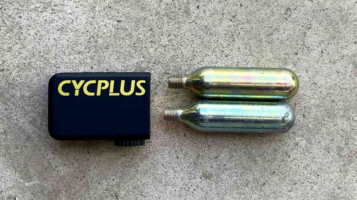 ロードバイク用電動ミニポンプのCYCPLUS AS2 ULTRA