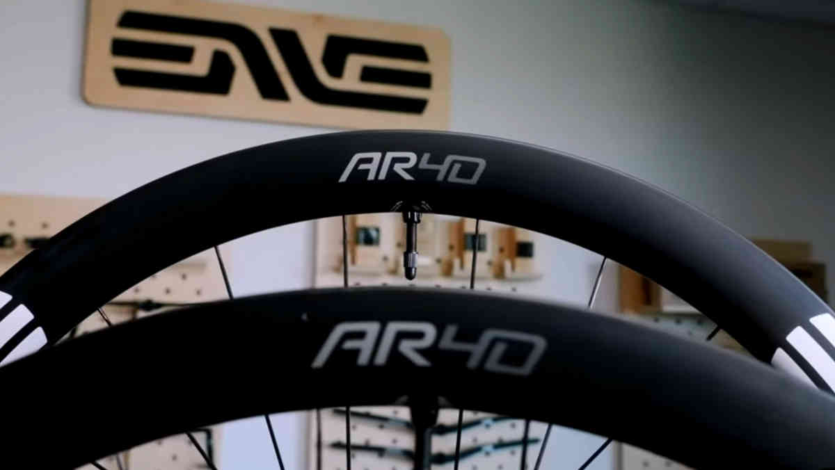 カーボンホイールのENVE Foundation AR40